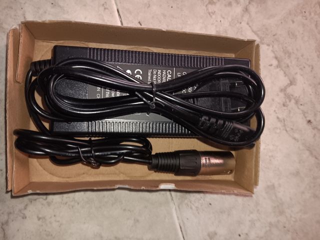 Cargador batería 24v bicicleta patinete