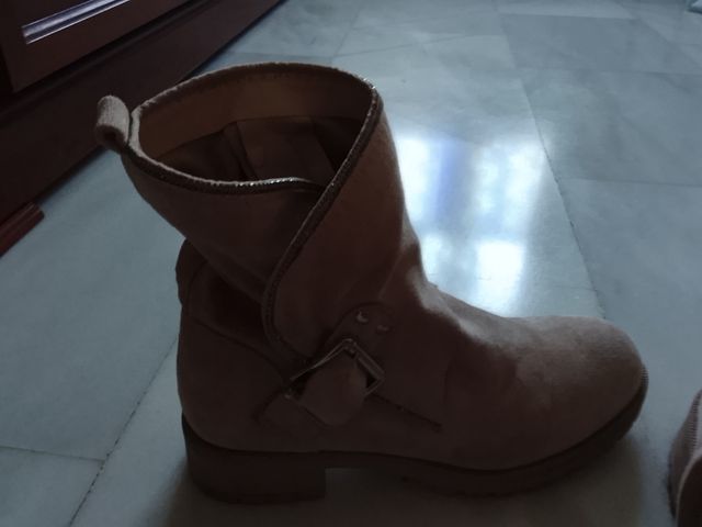 Botas beige mujer