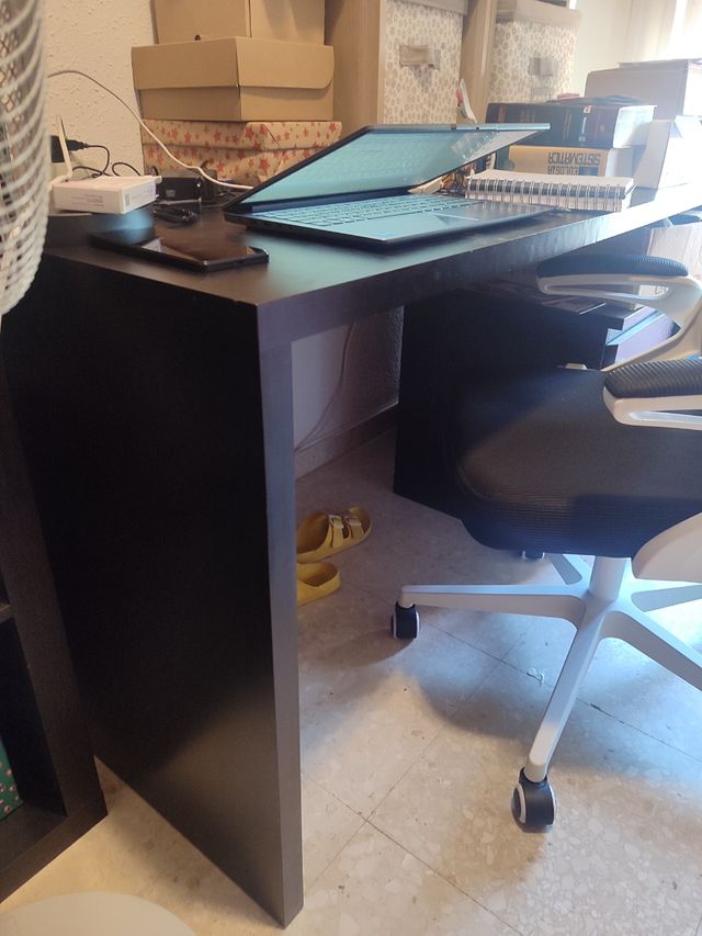 Mesa escritorio Ikea negra - resistente