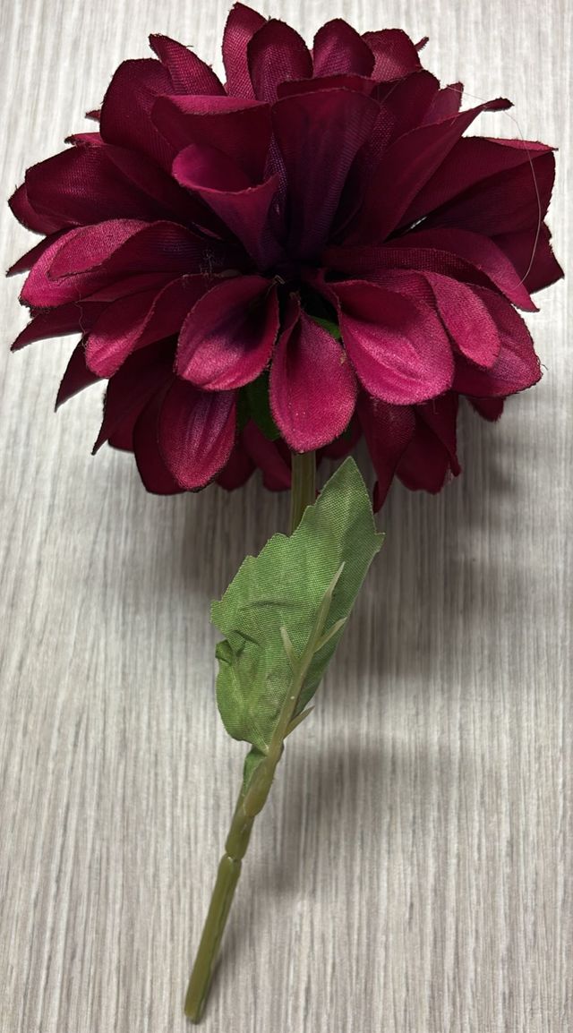 Bellissimo fiore finto