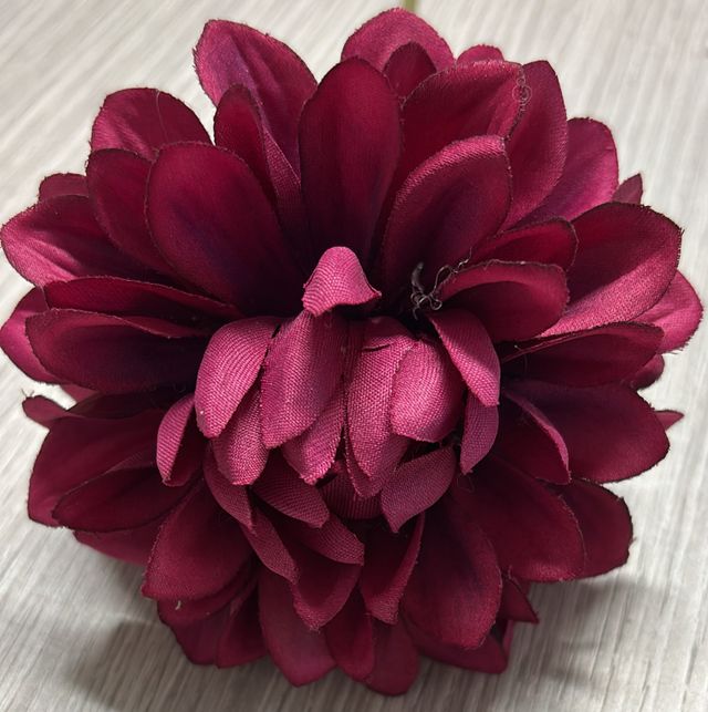 Bellissimo fiore finto