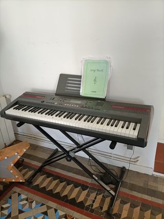 Teclado Casio WK-110 + Libro Canciones