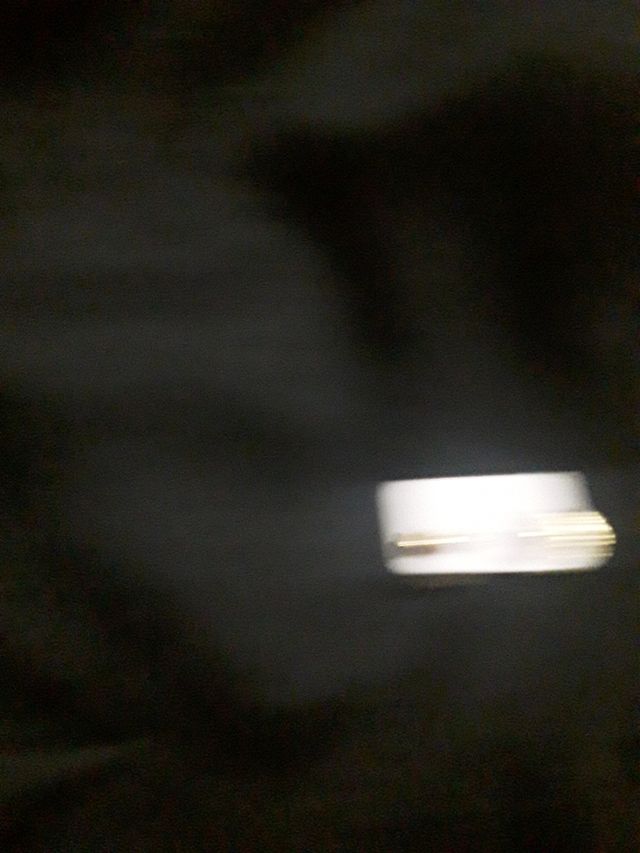 Pendientes negros y dorados