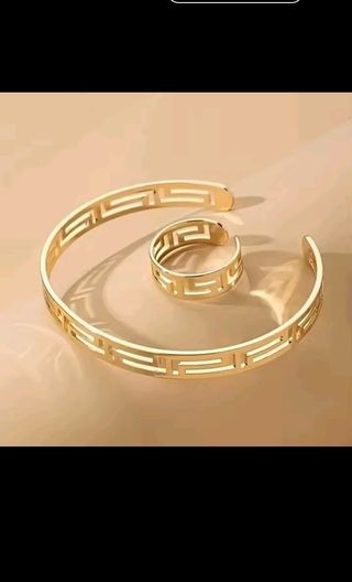 Cojunto de Pulsera y anillo dorados tallados