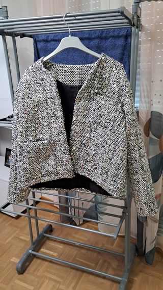 Conjunto fiesta: chaqueta plata & vestido rojo 