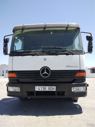 Camión Mercedes Atego 2000