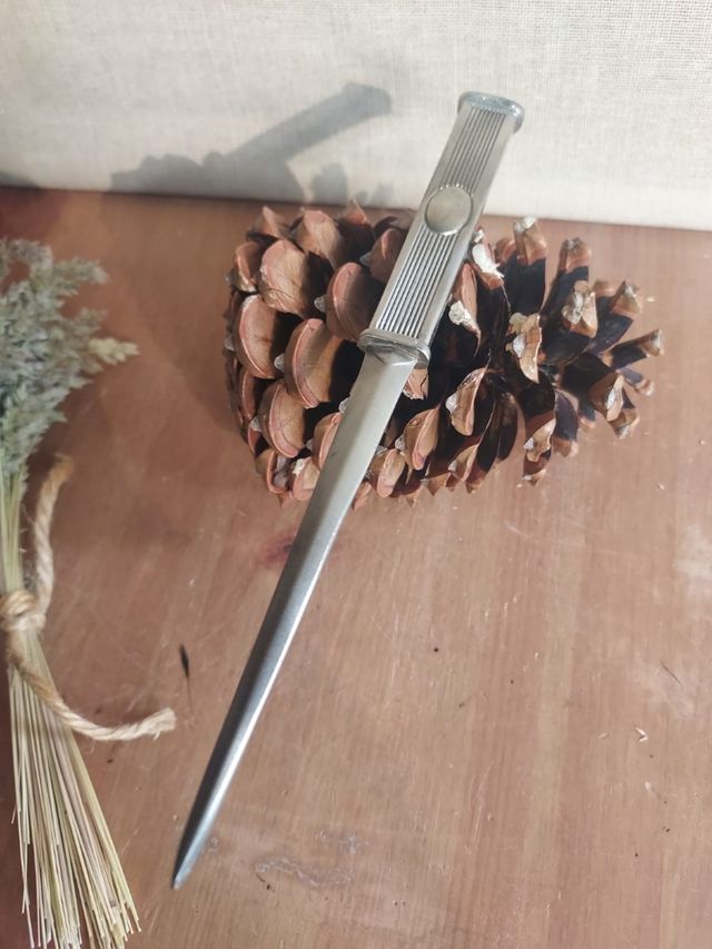 Tagliacarte metallico antico