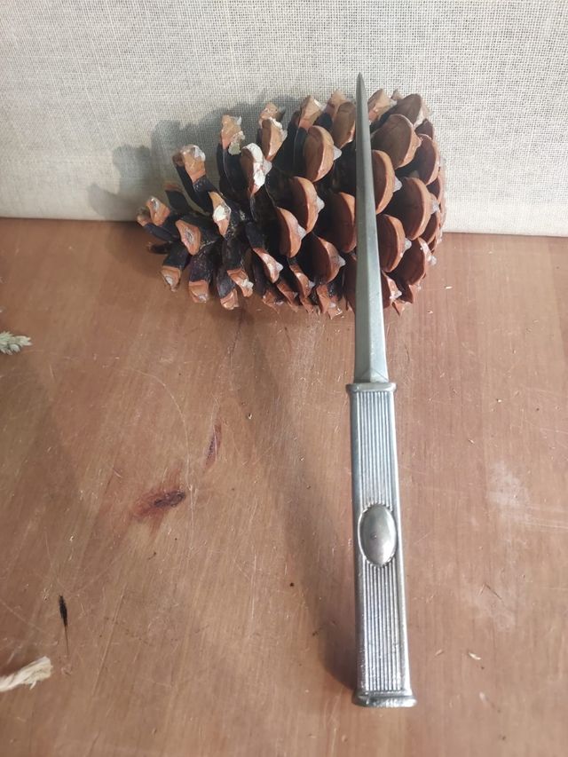 Tagliacarte metallico antico