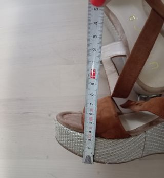 Sandalias cuña Unisa marrón