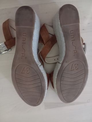 Sandalias cuña Unisa marrón