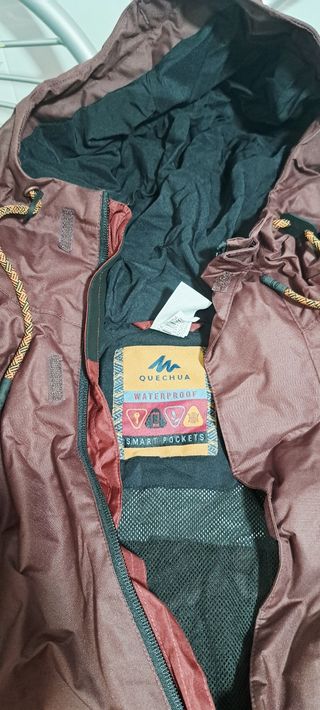 Chubasquero Quechua marrón-rojo