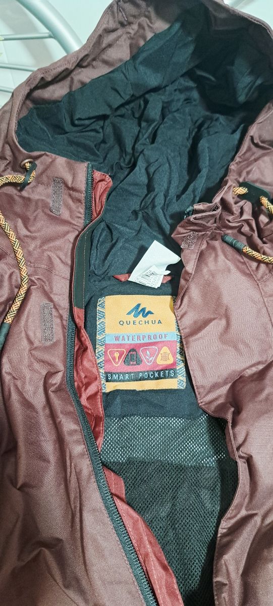 Chubasquero Quechua marrón-rojo