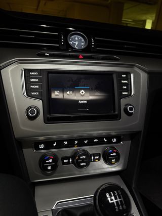 Pantalla MIB2 3G0 919 605D VW Passat B8 + marco