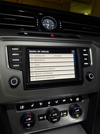 Pantalla MIB2 3G0 919 605D VW Passat B8 + marco