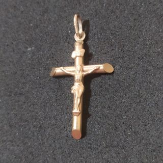 Crucifijo de oro 