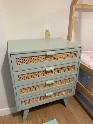 Cómoda sklum de ratán con alma de hogar