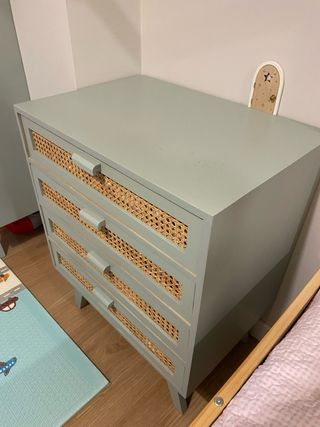 Cómoda sklum de ratán con alma de hogar