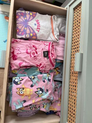 Cómoda sklum de ratán con alma de hogar