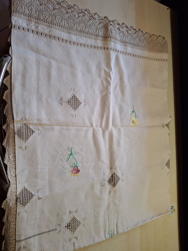 Coperta lino beige antica pizzo