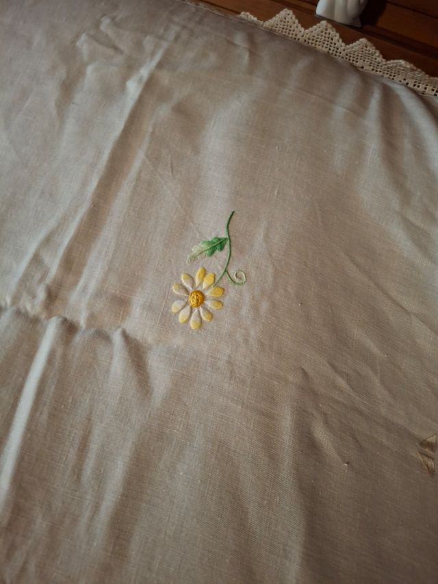 Coperta lino beige antica pizzo