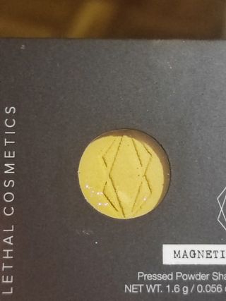 Sombra ojos amarilla - Maquillaje