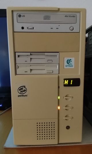 Ordenador PC Retro Pentium 233 MMX 3dfx W95
