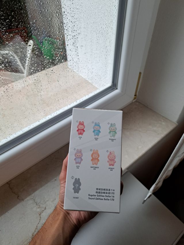 Labubu Big Into Energy n uovo e originale