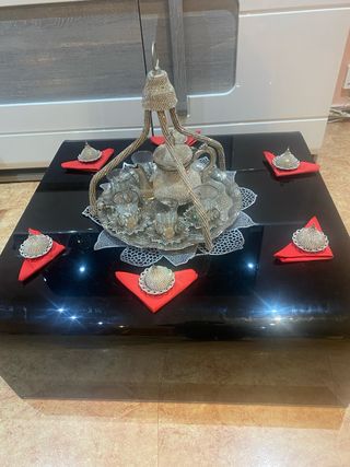 mesa de centro con un juego de te