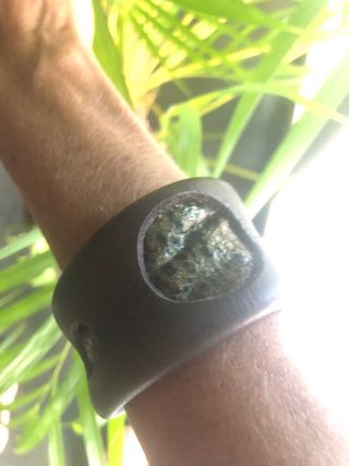 Pulsera Brazalete artesanal de cuero marrón 