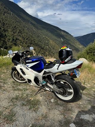 Suzuki GSXR 600 - Moto