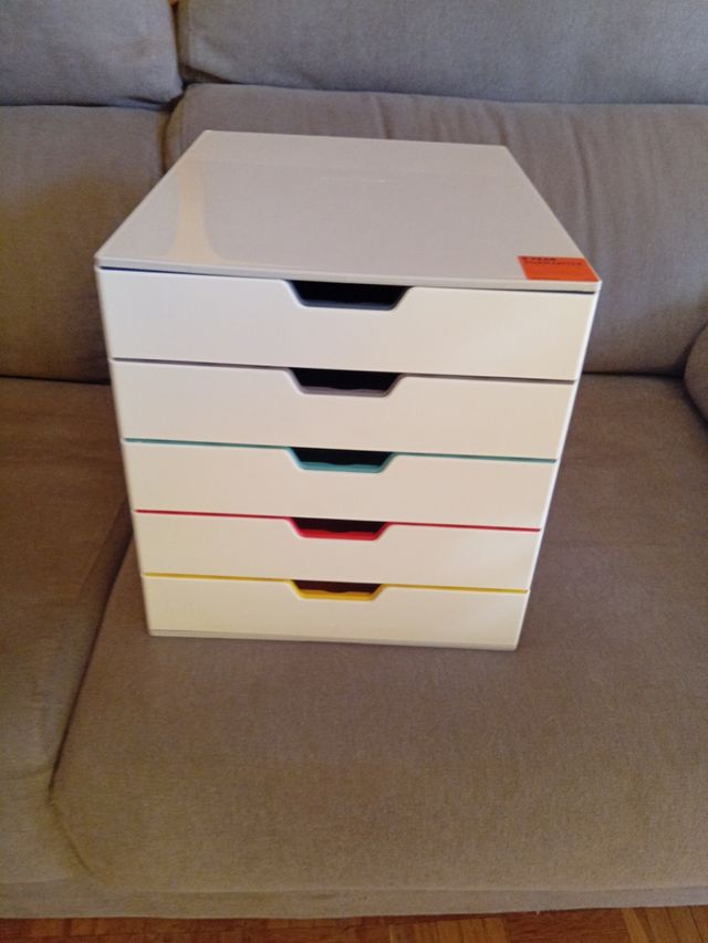 Resistente cassettiera a 5 cassetti