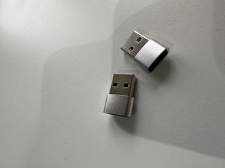 Dos Adaptadores USB C Plateados Nuevos