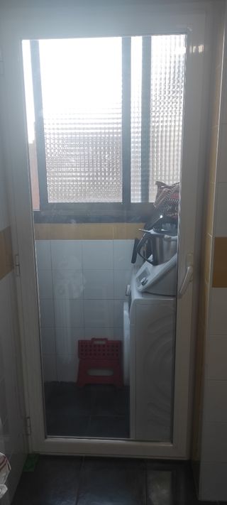 Puerta aluminio lacada con climalit