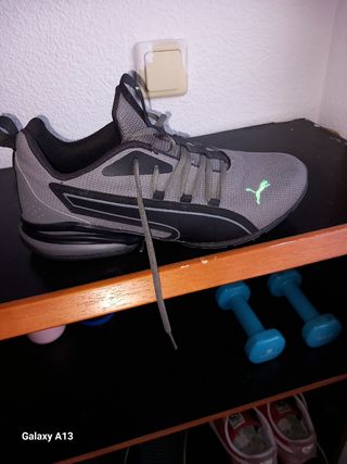 Zapatillas Puma grises y negras