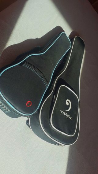 Pack 2 ukeleles + fundas + accesorios