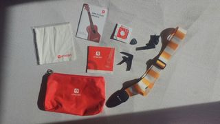 Pack 2 ukeleles + fundas + accesorios