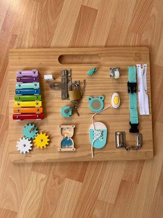 Panel sensorial infantil de madera