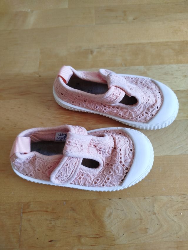 Zapatillas bebé Lefties rosa. Talla 22