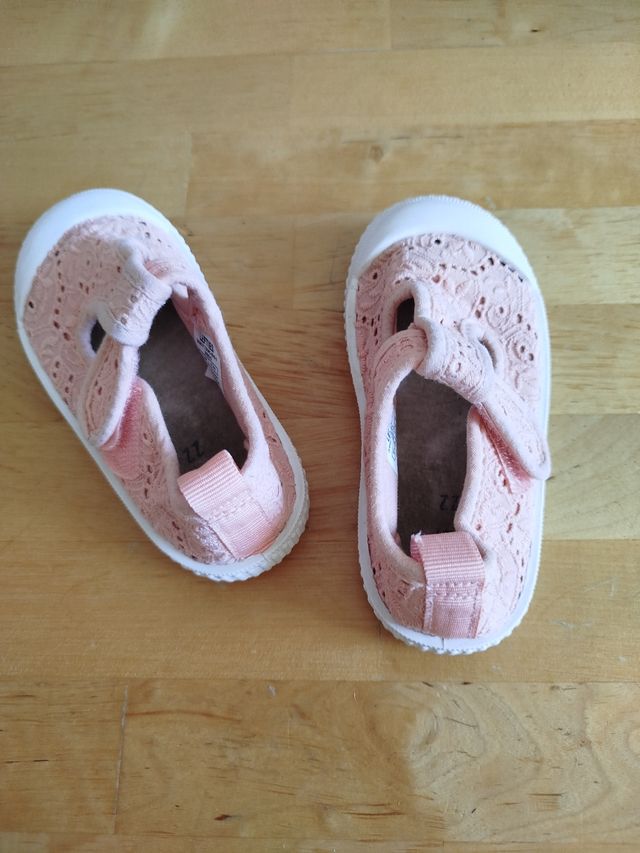 Zapatillas bebé Lefties rosa. Talla 22