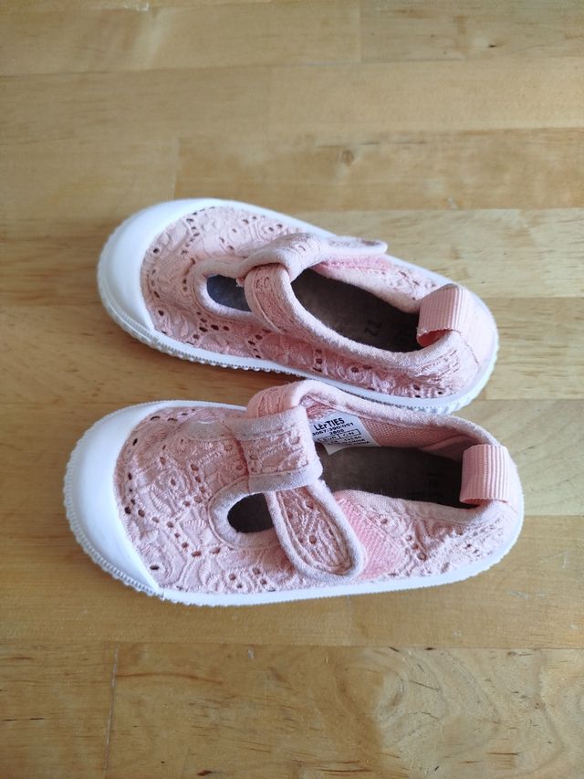 Zapatillas bebé Lefties rosa. Talla 22