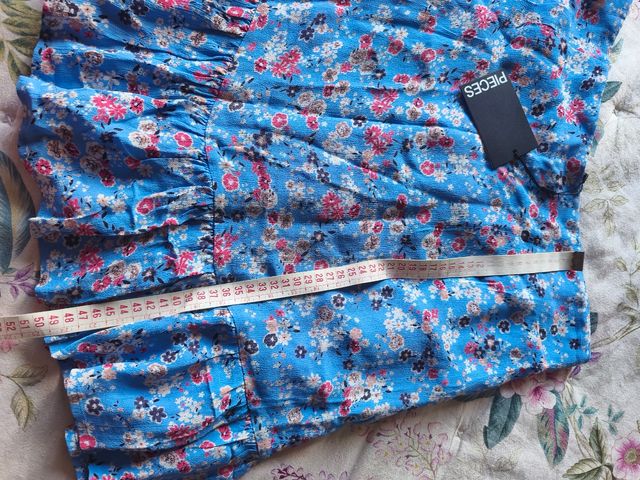 Minifalda floral Pieces azul