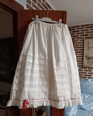 Enagua blanca baturra