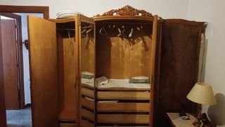Armario antiguo de madera