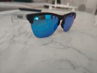 Oakley 9374 - Gafas sol azules