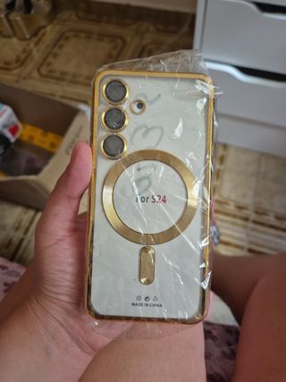 Bonita funda dorada para móvil, Samsung s24