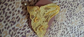 Collana merletto giallo ricamato