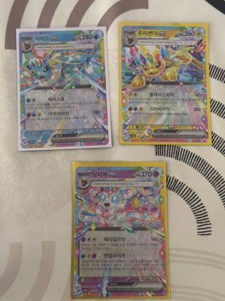 3 cartas Pokémon EX: Sylveon, Jolteon, Vaporeon