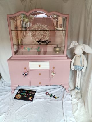 Vitrina antigua rosa restaurada