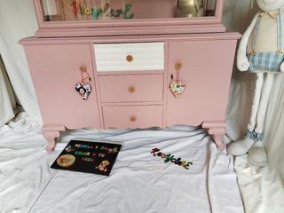 Vitrina antigua rosa restaurada