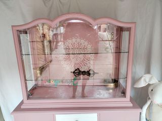 Vitrina antigua rosa restaurada